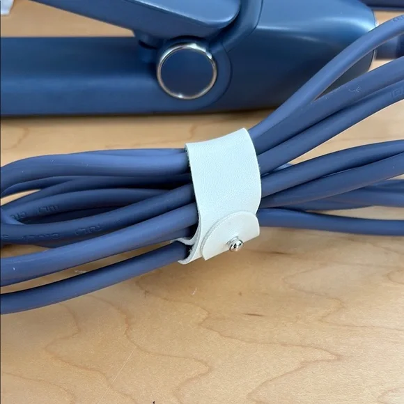 Nori Handheld Steam Iron in navy blue - Picture 3 of 5